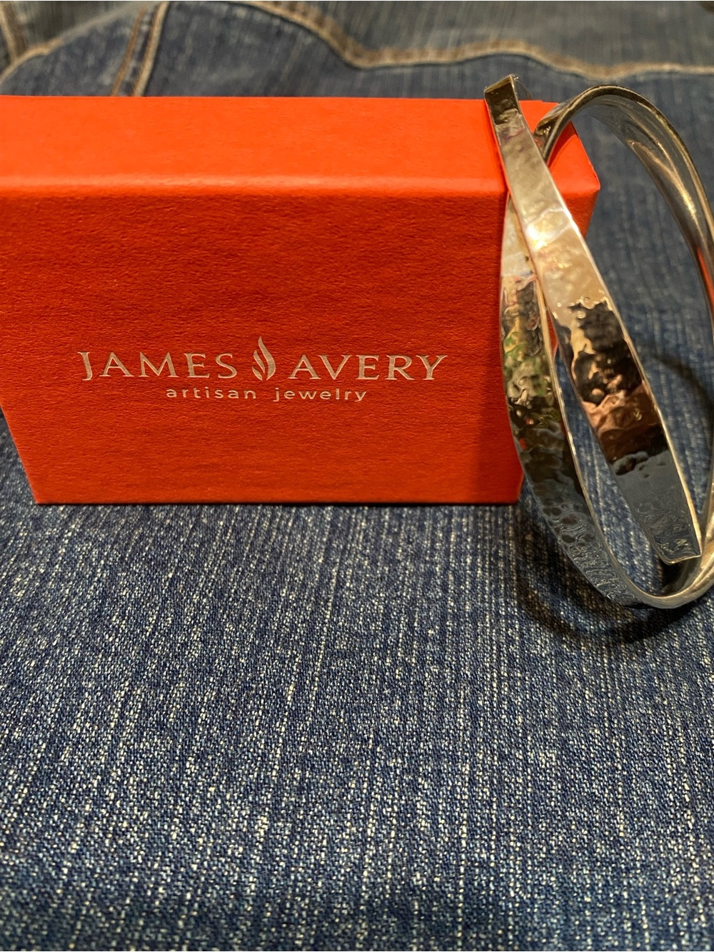 James Avery Retired  Interlocking Hammered link Bangle Bracelet - Size large